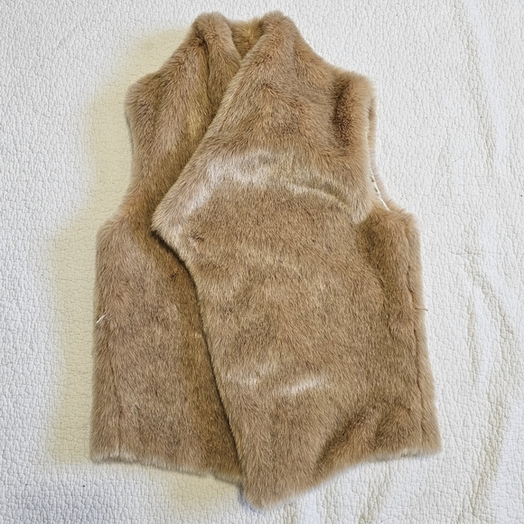 NWT Ann Taylor LOFT Faux Fur Vest - Picture 2 of 7